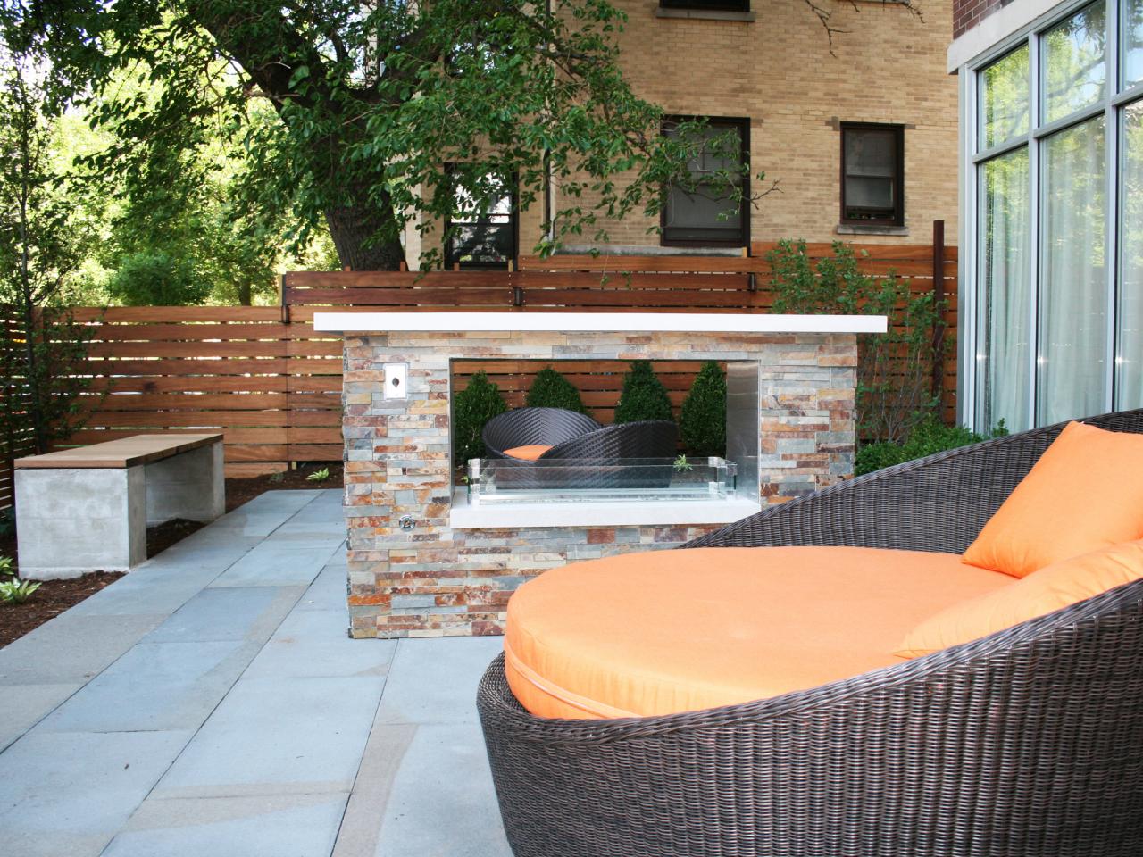 DIY Modern Outdoor Fireplace Design