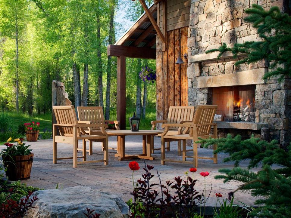 Frontyard Fireplace Design