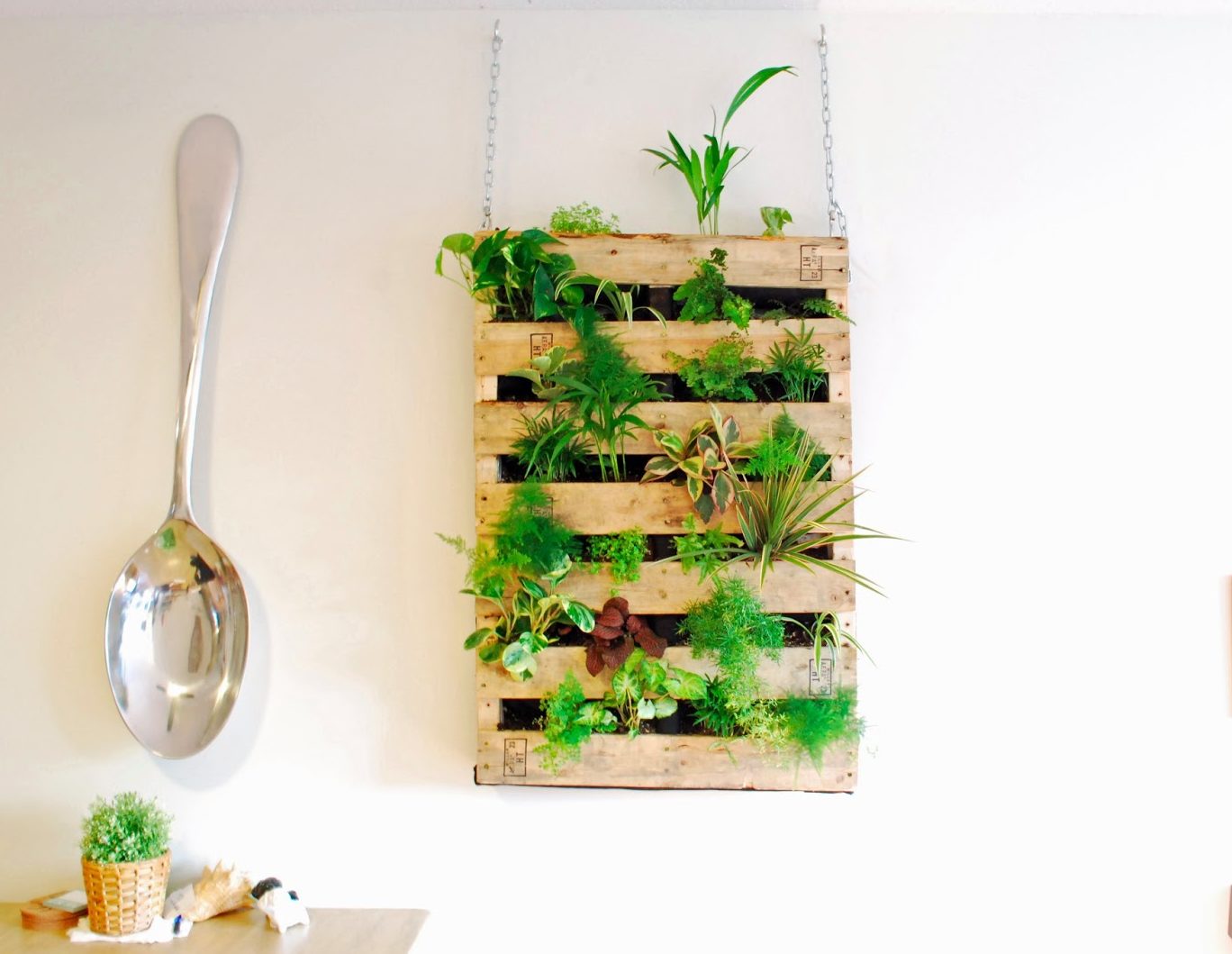 Vertical Pallet Planter For Wall