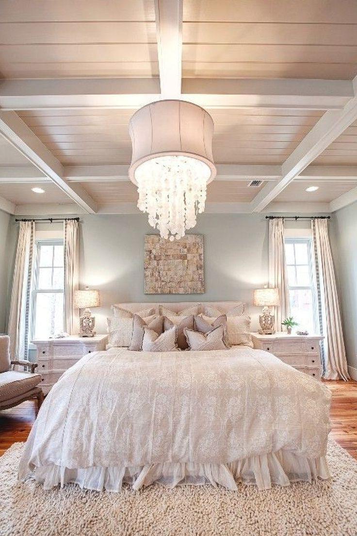 high-ceiling-bedroom-decoration