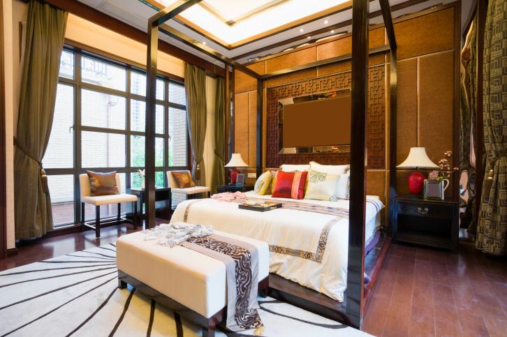 luxurious-master-bedroom
