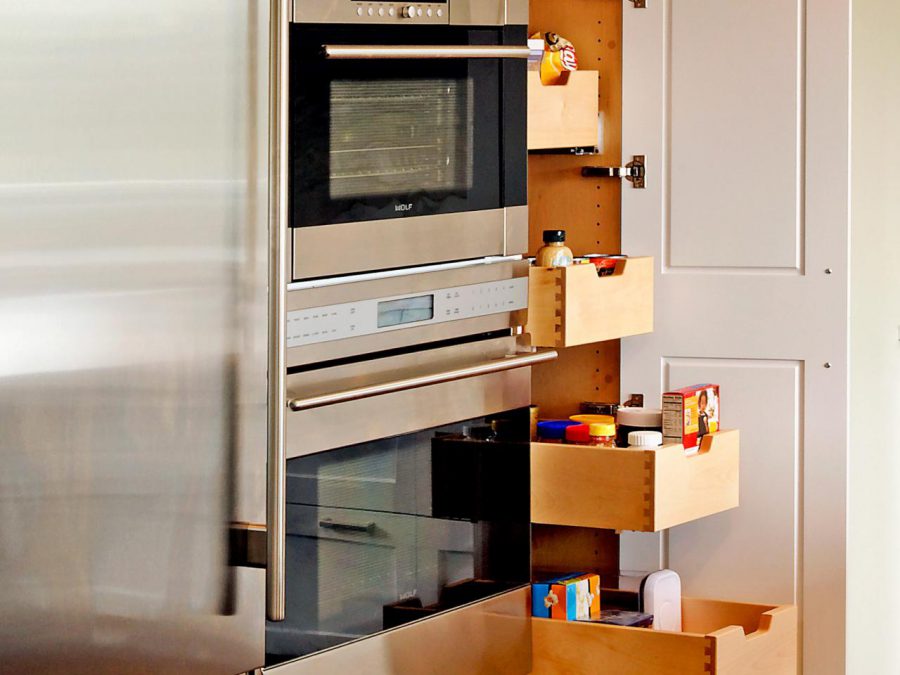 Pull-out kitchen pantry storage