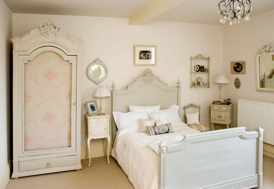 light vintage style bedroom decoration