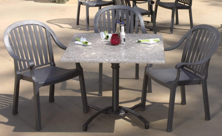 Cheap Outdoor Restaurant and Seating