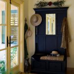 Traditional-and-rustic-Entry-Decorating-ideas-with-coat-rack