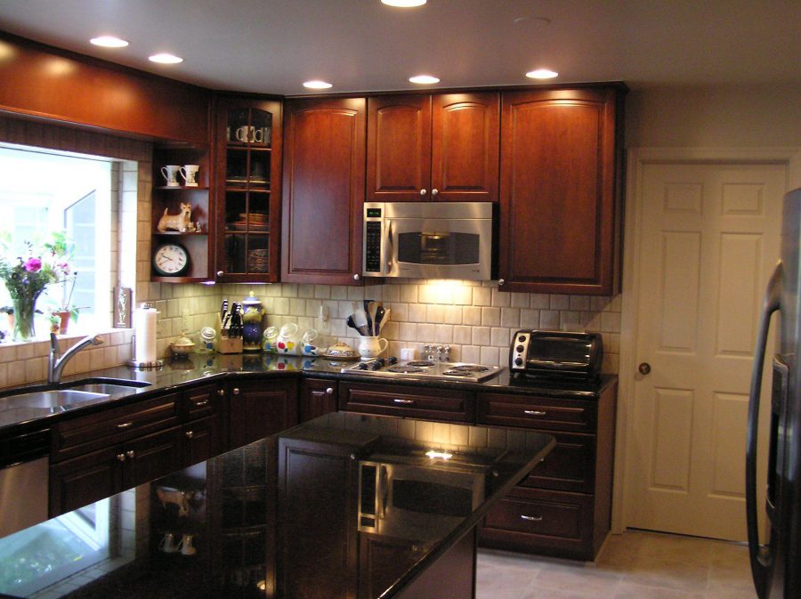 Kitchen-Renovation-Ideas-with-Wooden-Dark-Cabinet