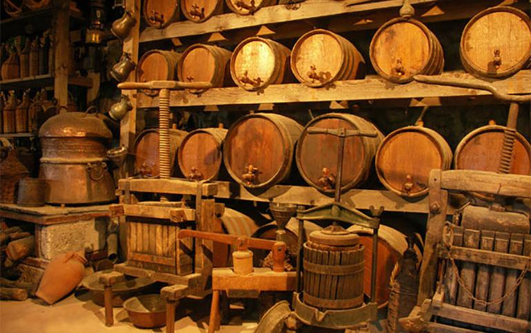 Rustic Traditional Wine Cellar Design