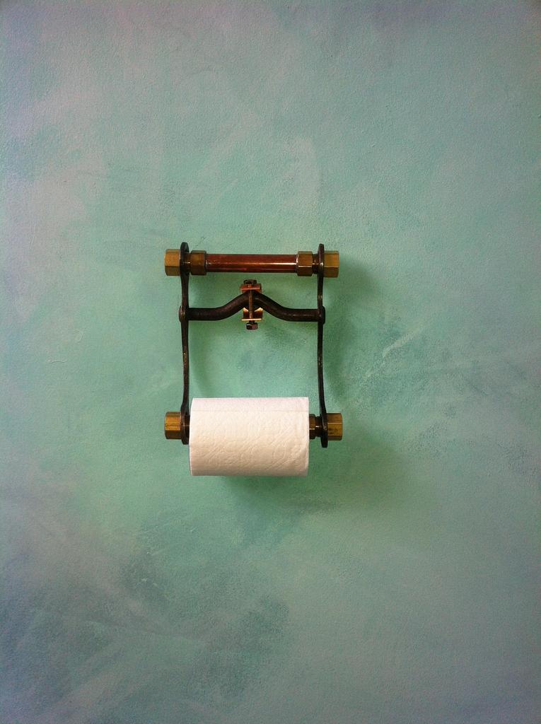 hanging-toilet-paper