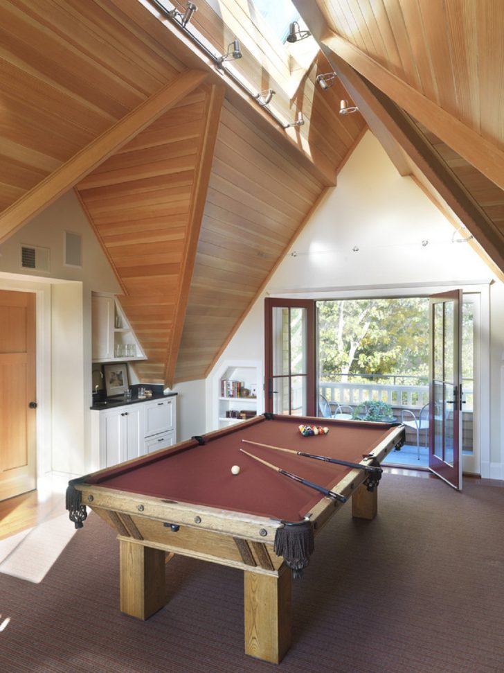 traditional-man-cave-wet-bar-room