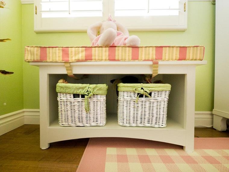Very nice bench and white baskets in the child's room