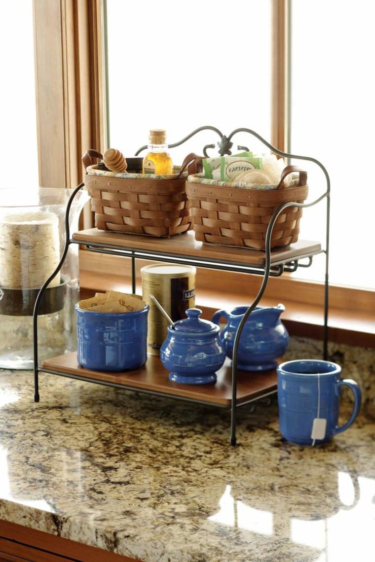 Very small baskets to decorate the kitchen