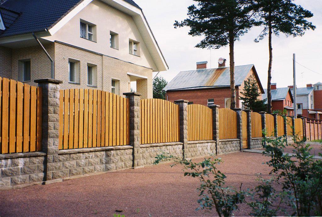 Brick fence with decorative lining