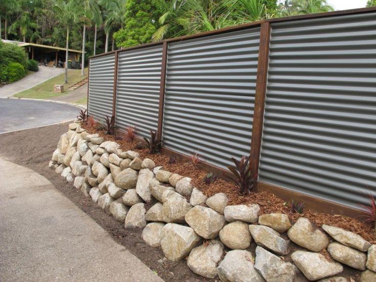 Fence made of corrugated board with decorative design