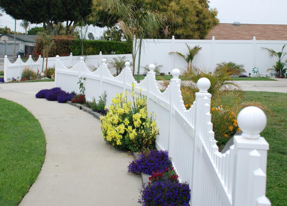 Fences for a private house can also be made of vinyl