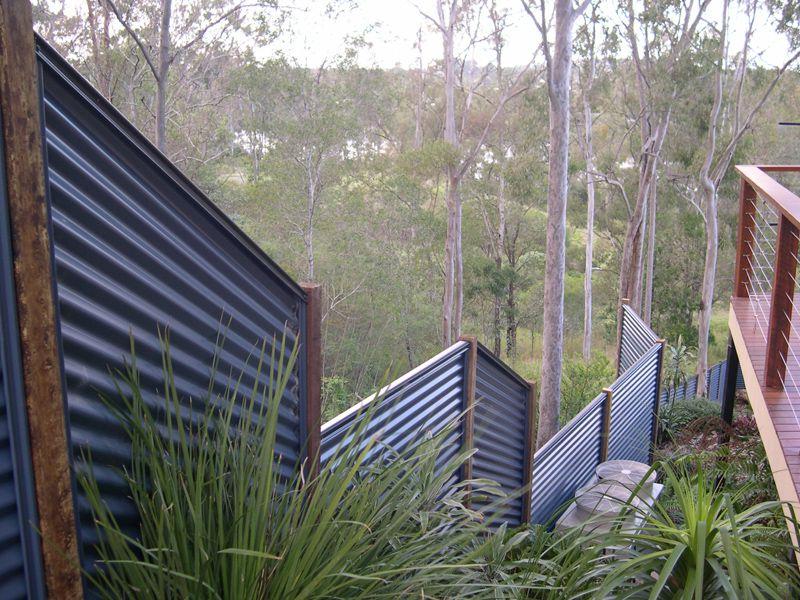 a strong fence that will withstand even strong gusts of wind