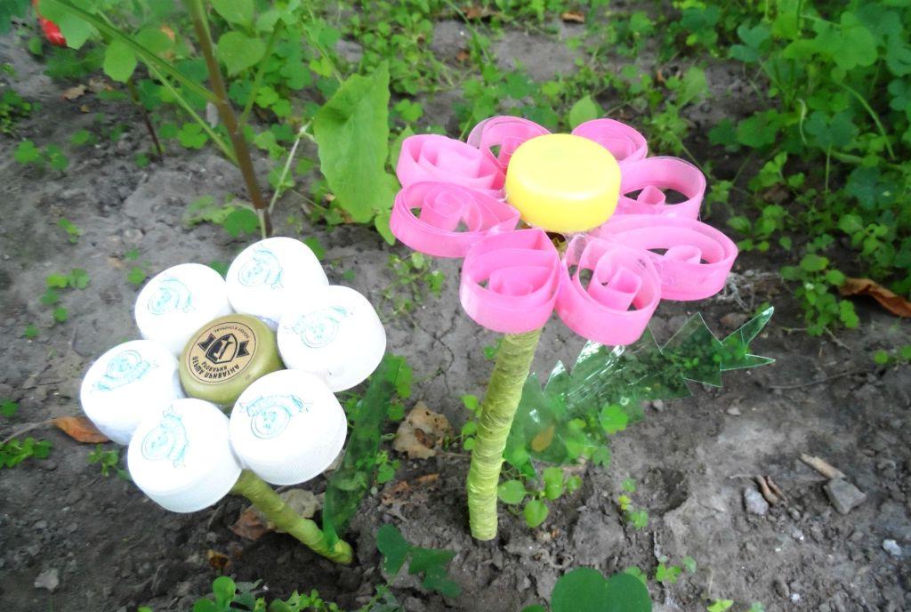 carving stripes-the base of petals from bottles