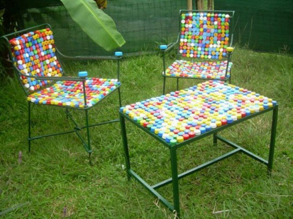 pave plastic stoppers equally and a table, and chairs in the garden