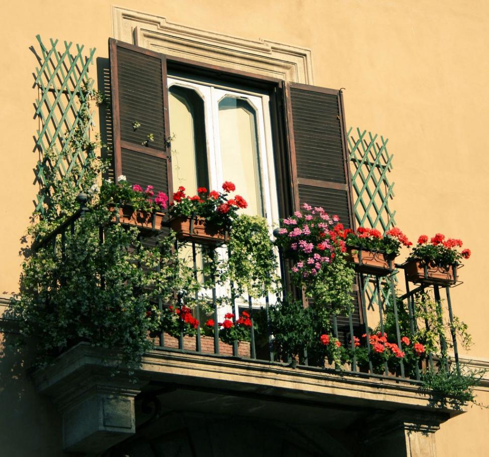 traditional balcony gardening ideas