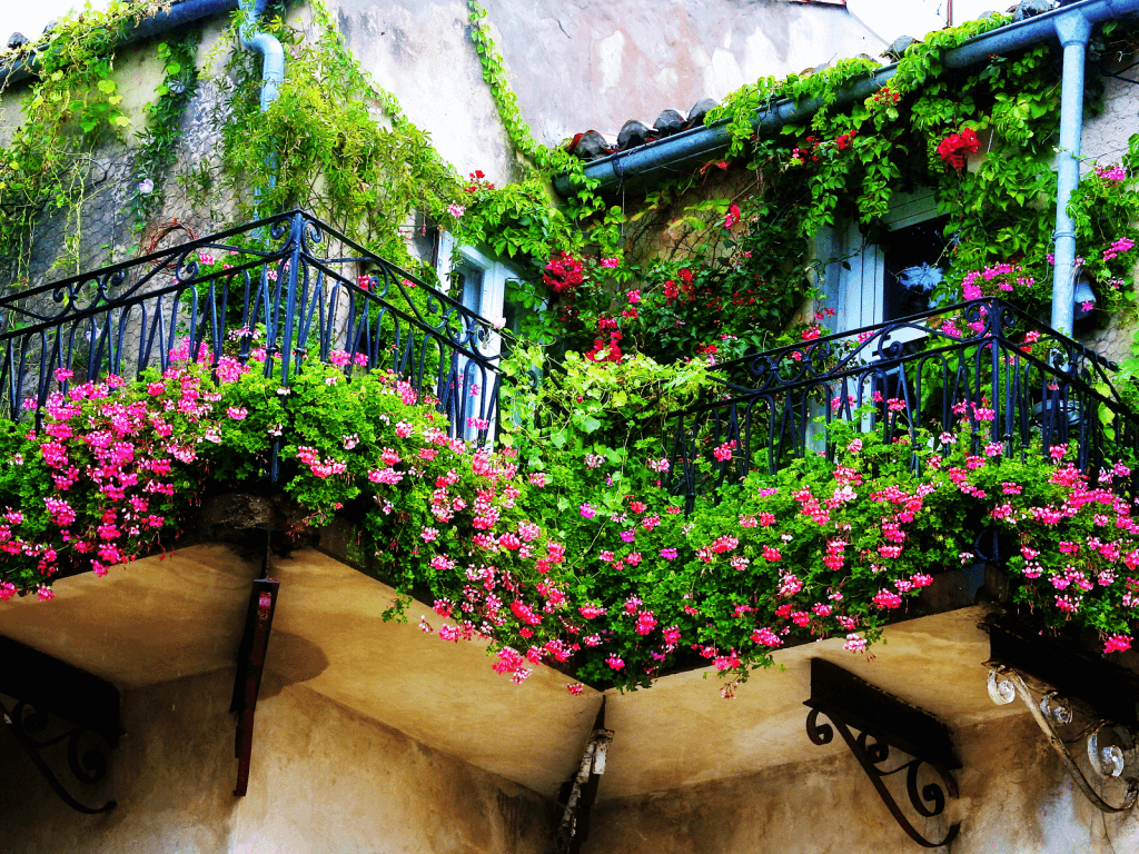 trendy apartment balcony garden