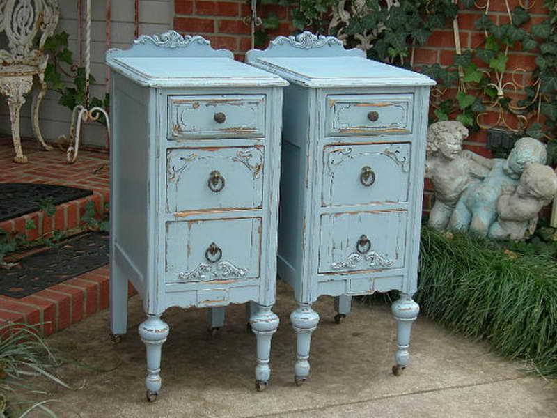 Best Paint for Antique Furniture with Blue Look