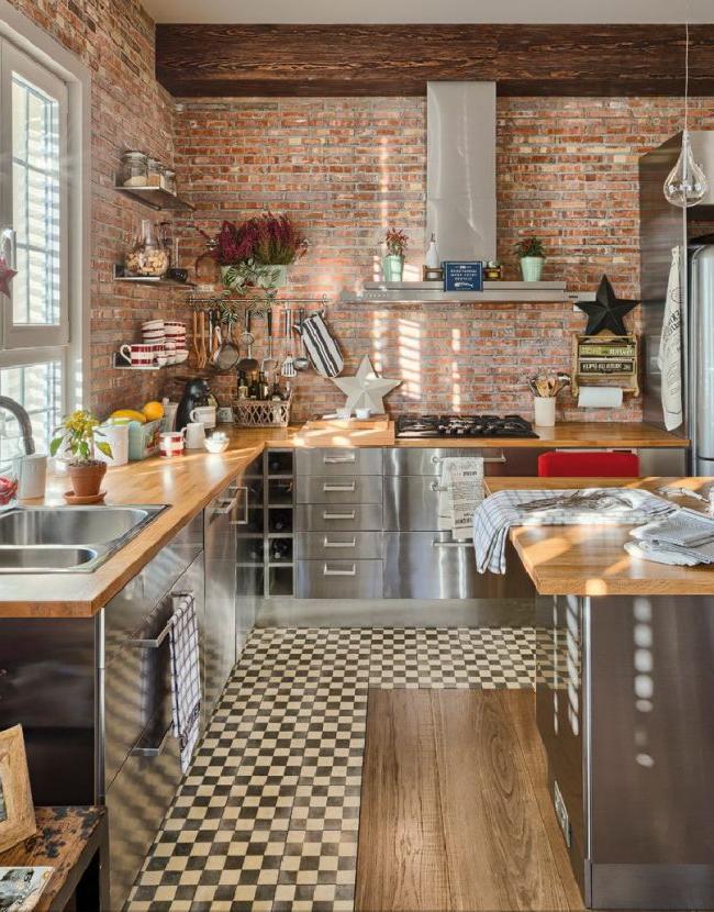 American kitchen with small open shelves