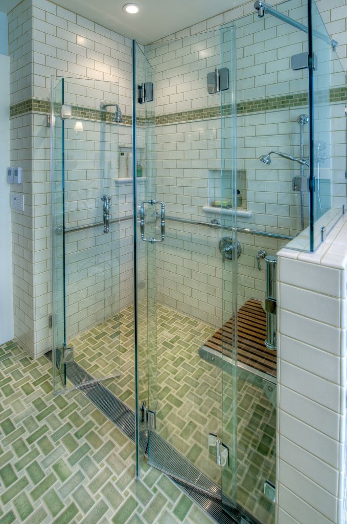 Glass door-accordion for the shower - practical and functional