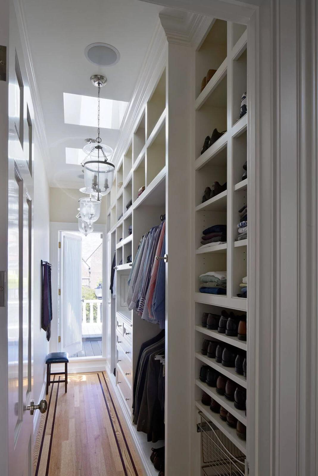 Narrow pantry design