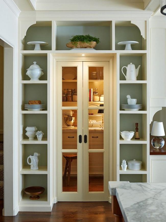 Rack around the door to the pantry