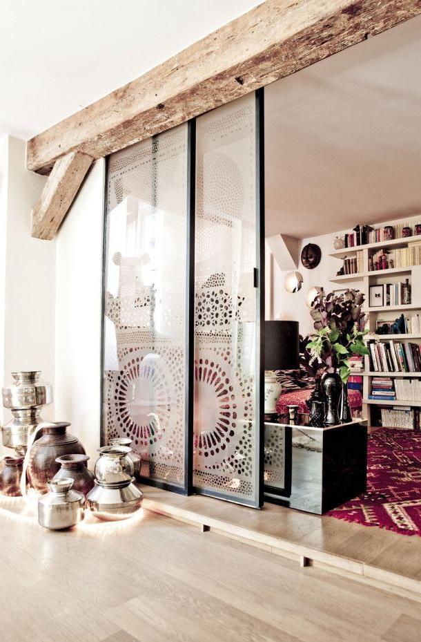 Sliding glass partition with a pattern