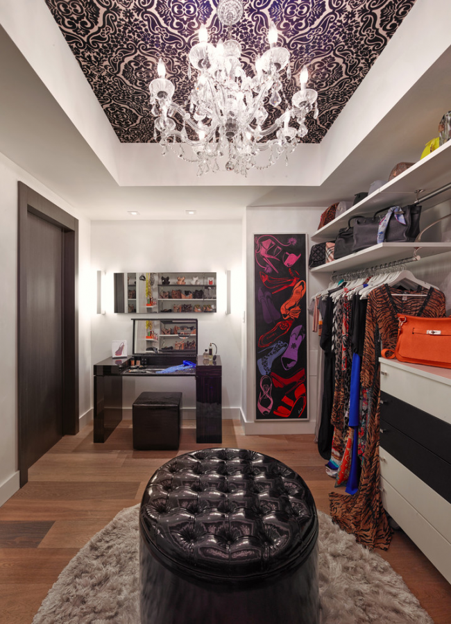 Cozy modern dressing room with a large leather