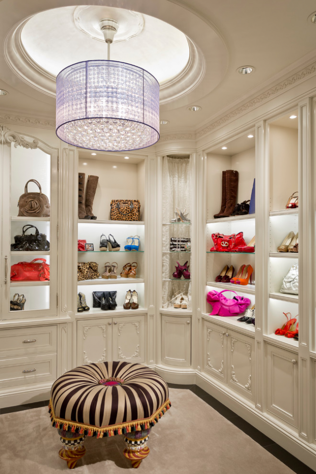 Luxurious chandelier in the design of the dressing room