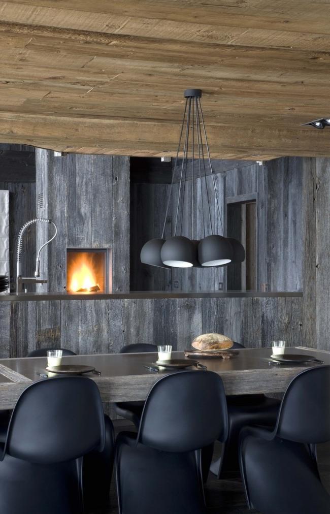 wood and plastic in the modern dining room