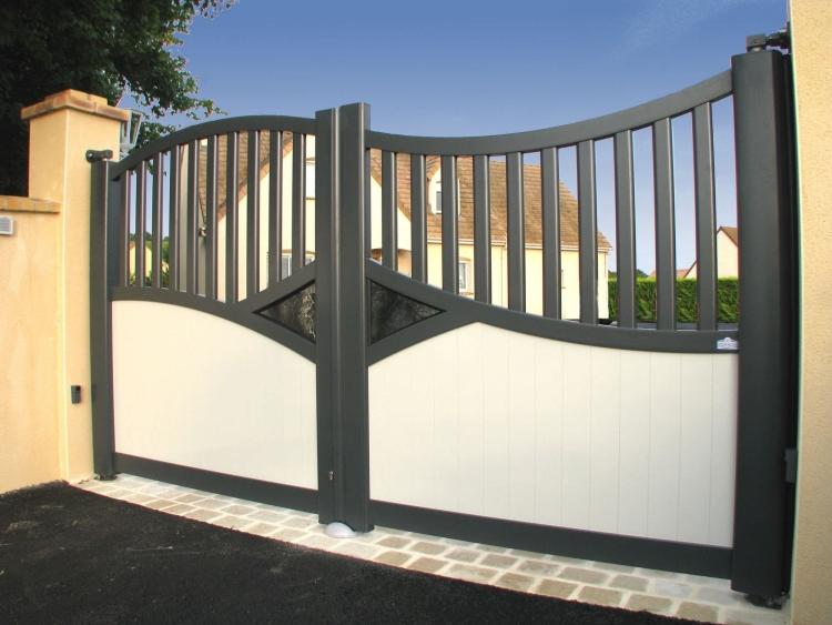 Aluminum gates - a practical option for arranging the entrance