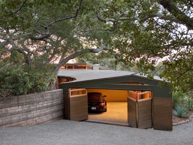 Wooden accordion gate for a garage