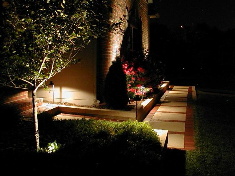Ideas for lighting modern gardens and patios