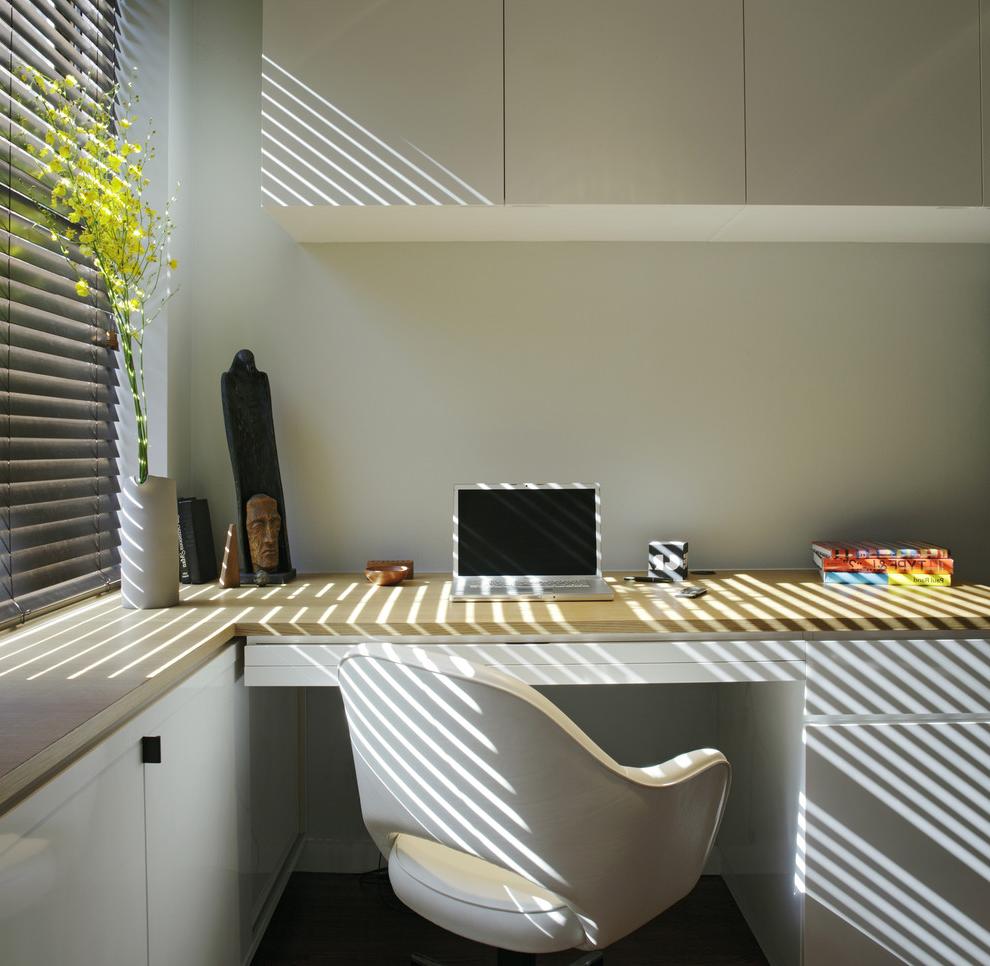 Minimalistic workplace design