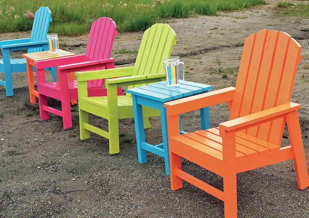 Bright and practical garden furniture from decking