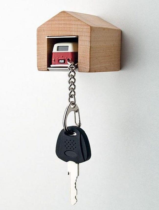 Key holder-garage for keychain