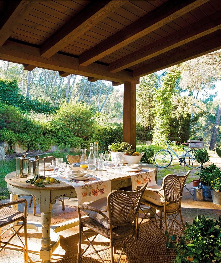 Oval table and chairs