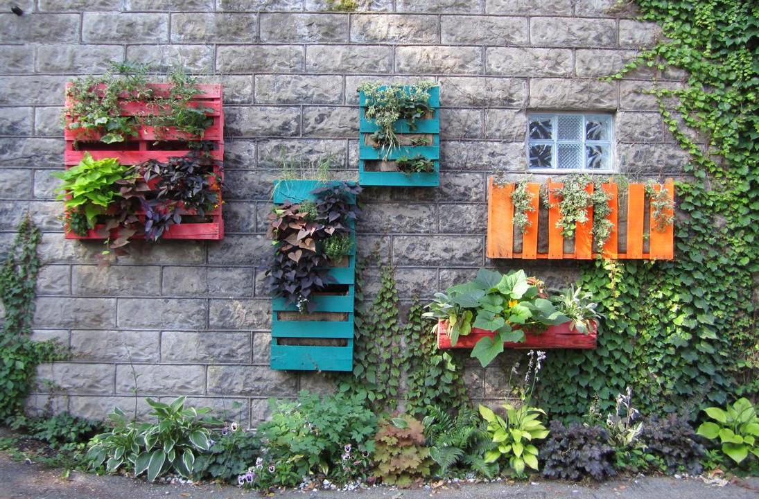 Upcycled Wooden Palette Flower Pots and Planters Design