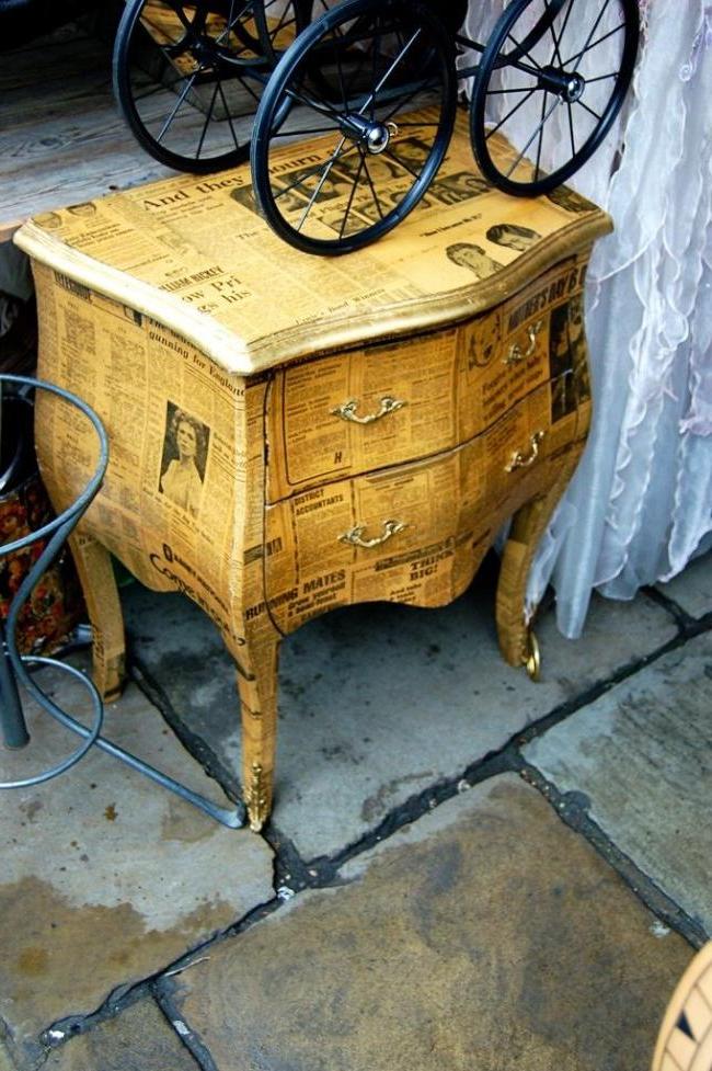 Decoupage old nightstand old newspapers, tinted tea brewing