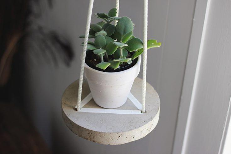 HANGING CEMENT MINIATURE TABLES