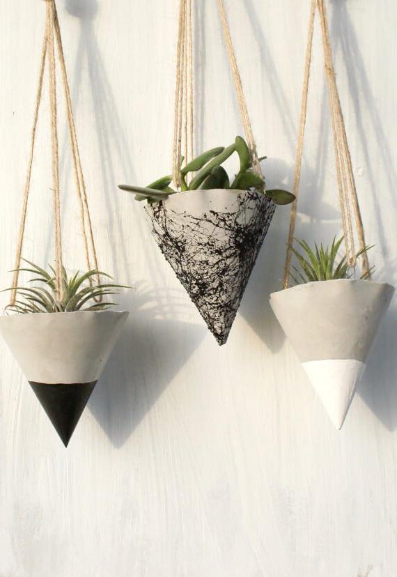 HANGING PLANT POTS