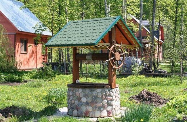 Lodge for a well with a gable roof