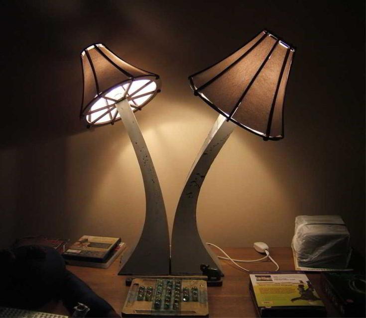 MUSHROOM-STYLE DESK LAMPS