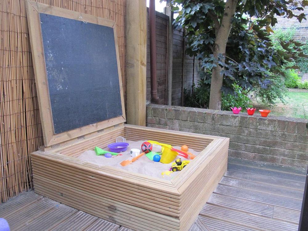 Small sandbox with cover