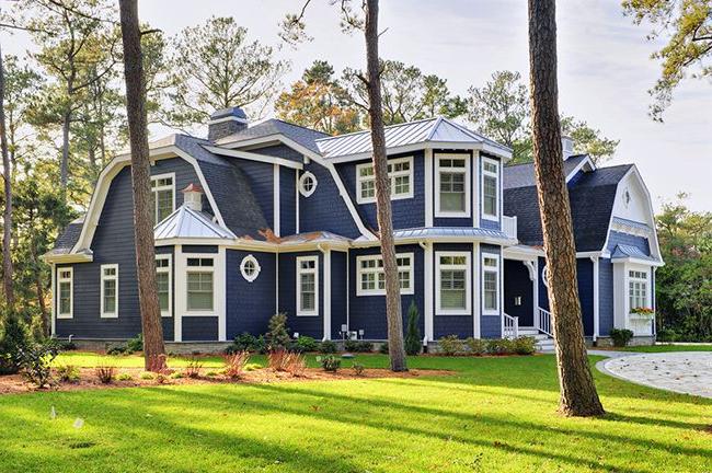 The aristocratic form of this roof is embodied in the form of no less noble colors