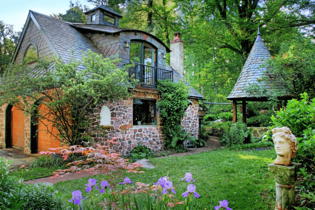 The roof is made of shingles and remains attractive after decades and successfully fulfills its protective function