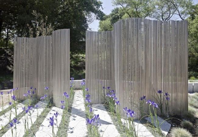 Metal picket fence as a decorative element