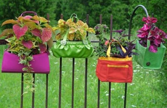 Fence pots from bags